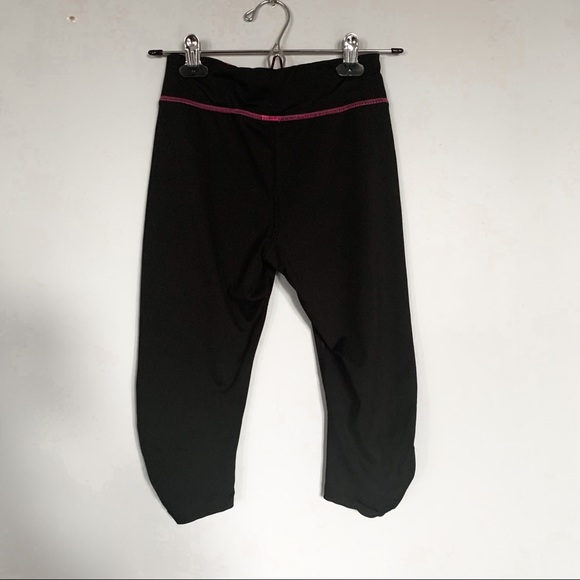 Old Navy • Active Capri Leggings - Picture 4 of 5